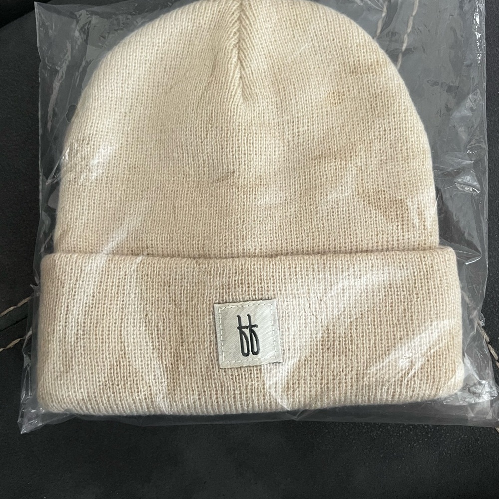 FOREVER FRENCH Oatmeal Knit Beanie